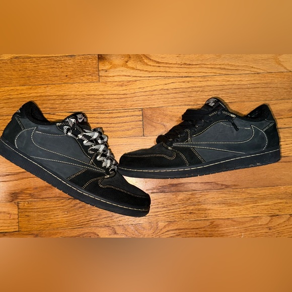 Air Jordan 1 Travis Scott black phantom